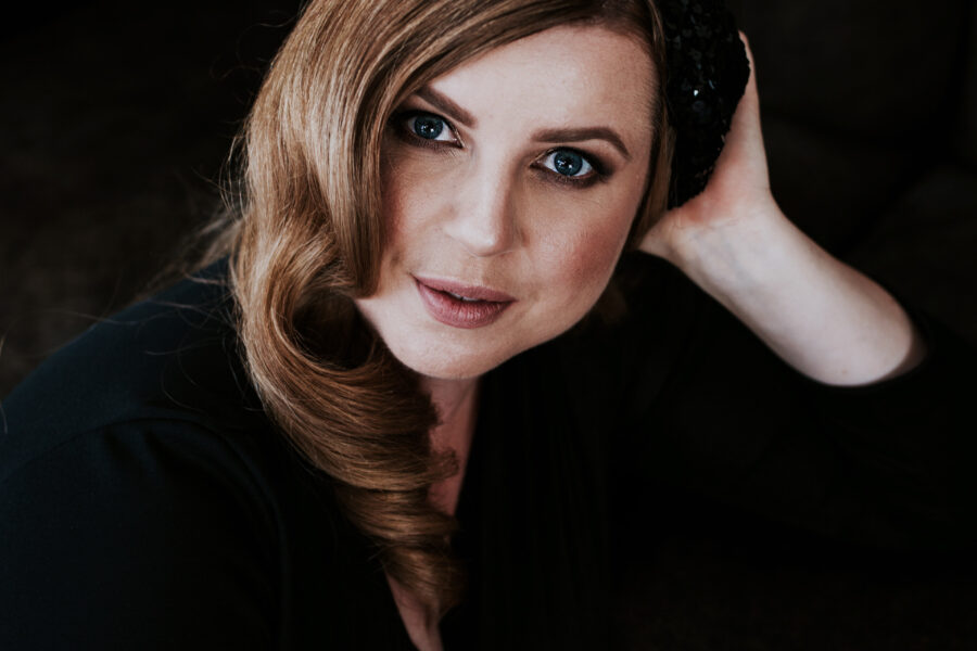 Simone Kopmajer & Band & Streichquartett „A String of Pearls”