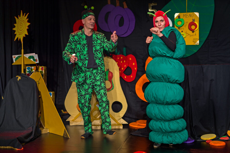 Quasi-Quasar-Theater „Die kleine Raupe Pumperlgsund“